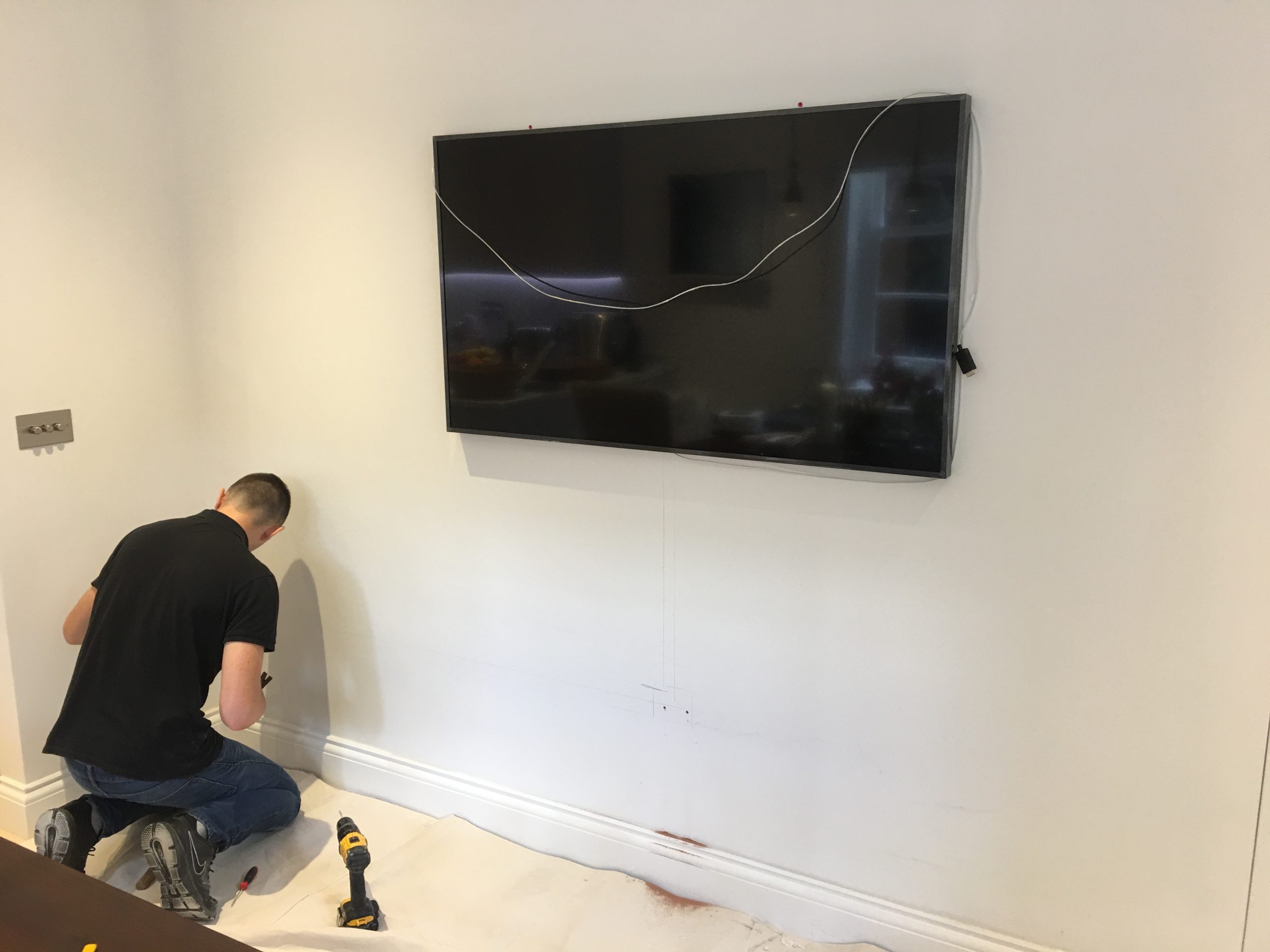 Dorset TV Installers TV Wall Mounting Colehill Network Wifi AV Equipment Maintenance