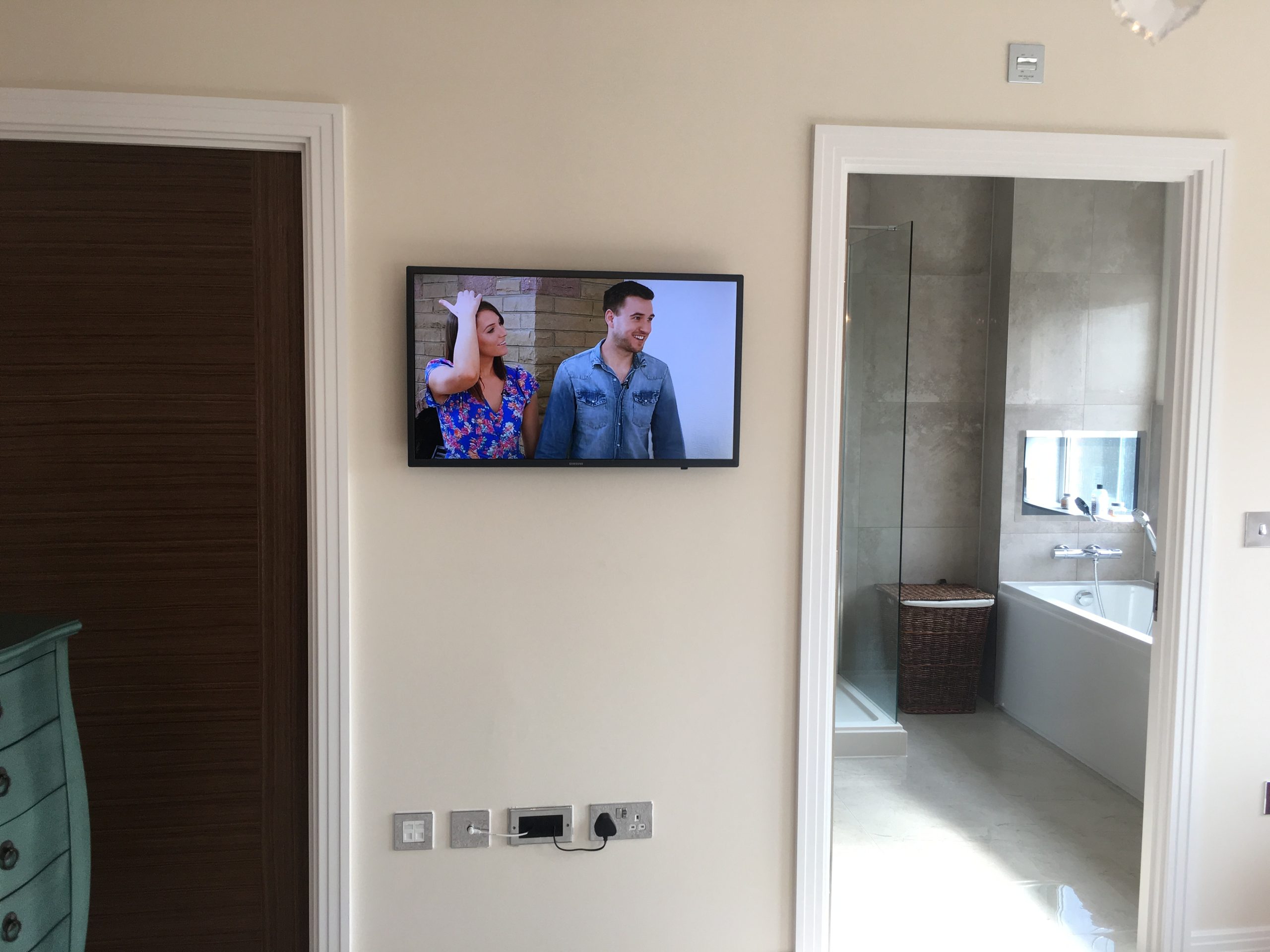Dorset TV Installers TV Wall Mounting Sturminster Network Wifi Multi Room Audio Video